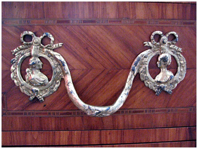 IMG_9037 Châteauneuf de Auxois - closeup of the handle