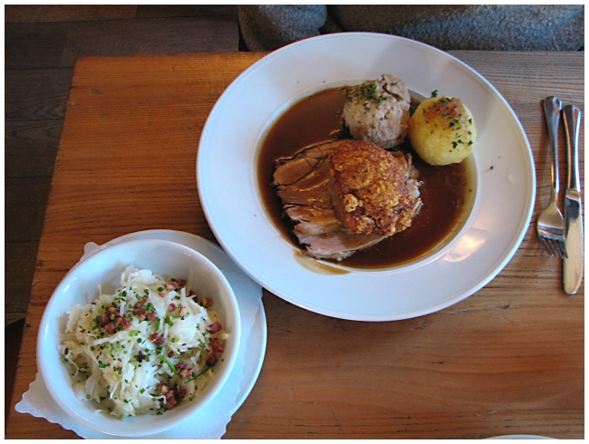 IMG_8844 Wirthaus zum Straubinger - Roast Pork with Dumplings and a cabbage salad